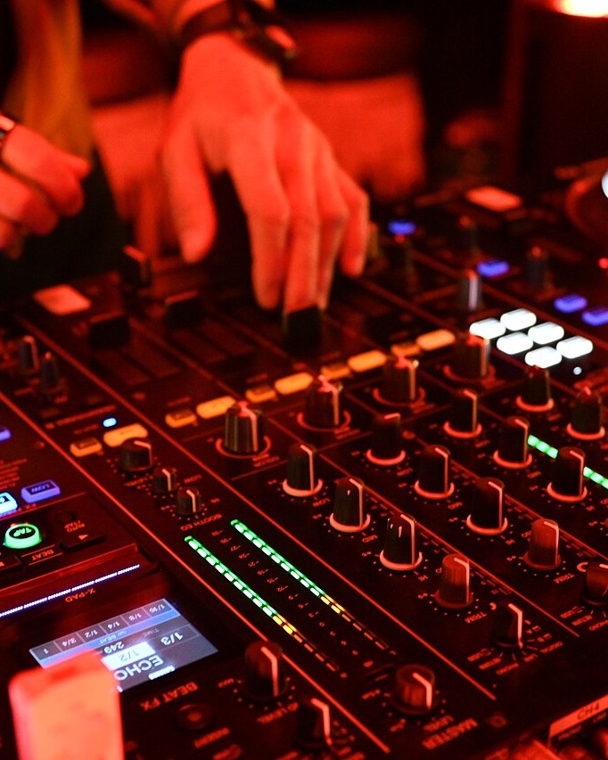 DJ & live acts